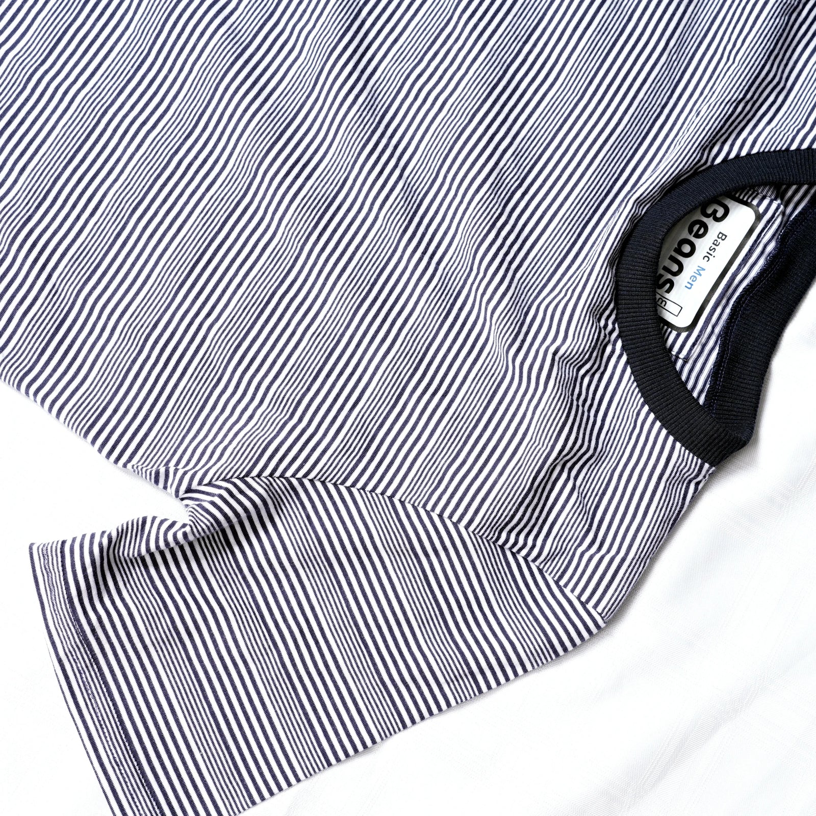 Beans fine-striped men's t-shirt with a contrasting dark blue collar.